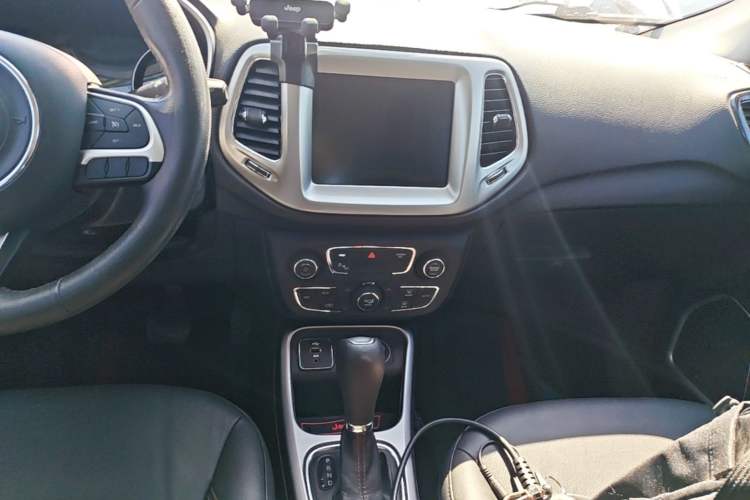 Used Jeep Compass 2017 200T Automatic Family Edition Audio And AC Panel