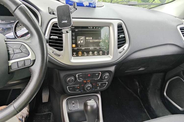 Used Jeep Compass 2017 200T Automatic Family Edition Audio And AC Panel