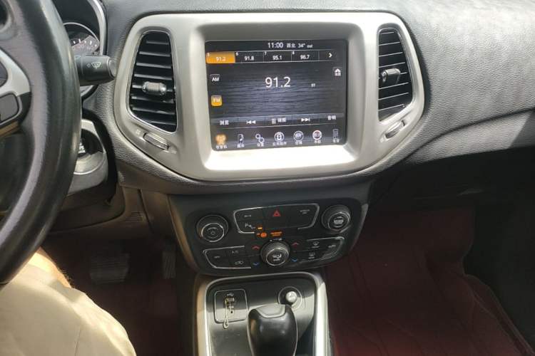 Used Jeep Compass 2017 200T Automatic Family Edition Audio And AC Panel