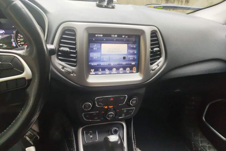 Used Jeep Compass 2017 200T Automatic Family Edition Audio And AC Panel