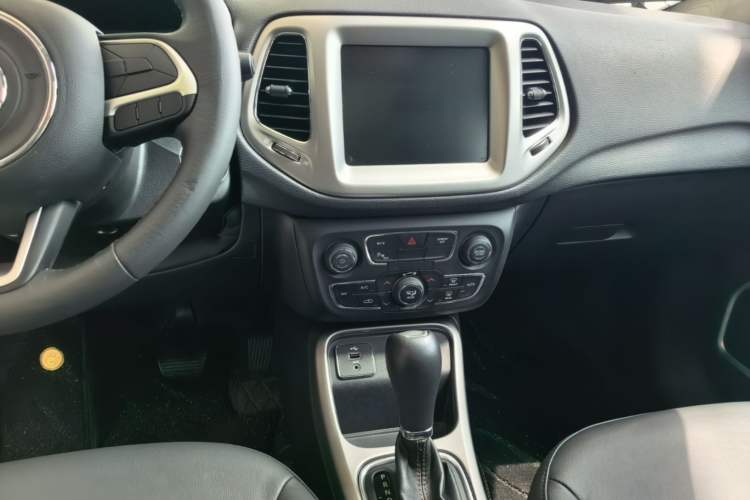 Used Jeep Compass 2017 200T Automatic Family Edition Audio And AC Panel