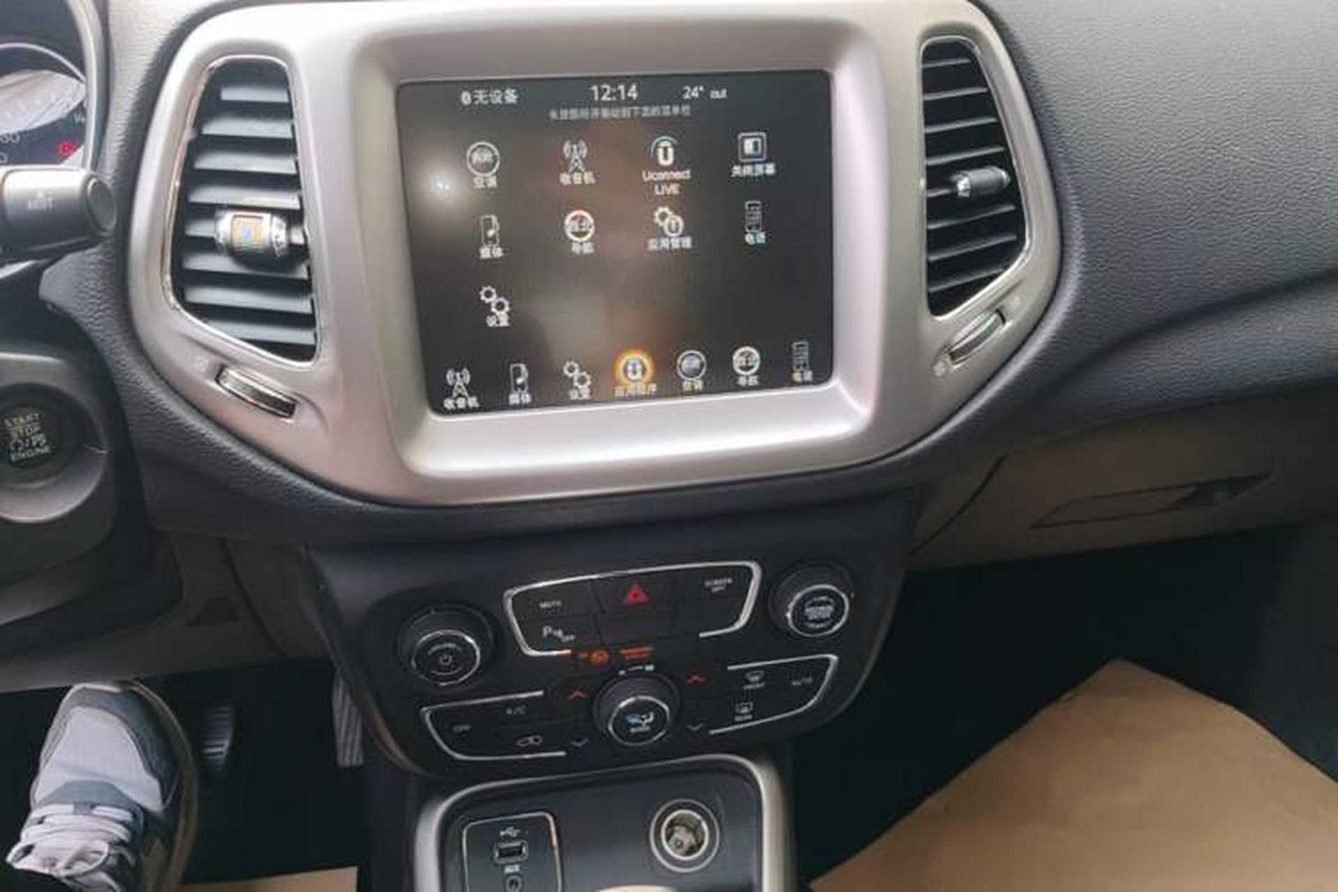 Used Jeep Compass 2017 200T Automatic Family Edition Audio And AC Panel