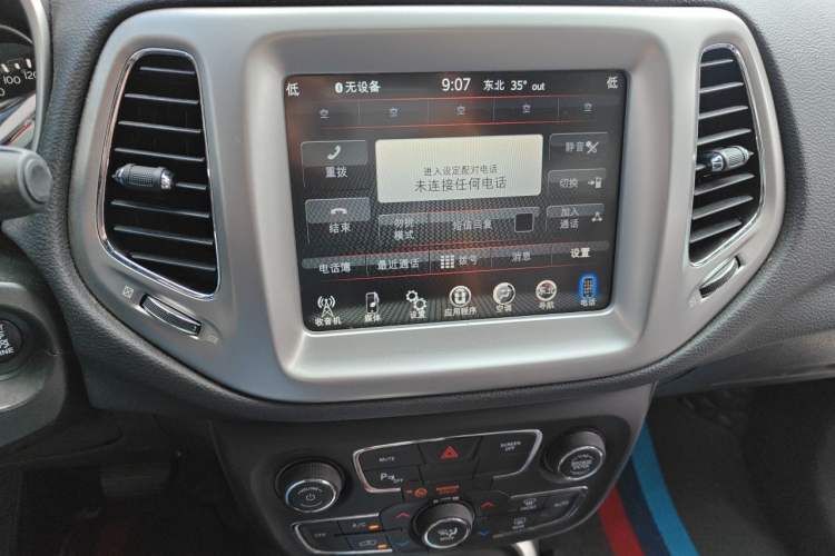 Used Jeep Compass 2017 200T Automatic Family Edition Audio And AC Panel