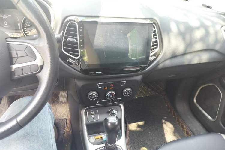 Used Jeep Compass 2017 200T Automatic Enjoyment Edition Audio And AC Panel