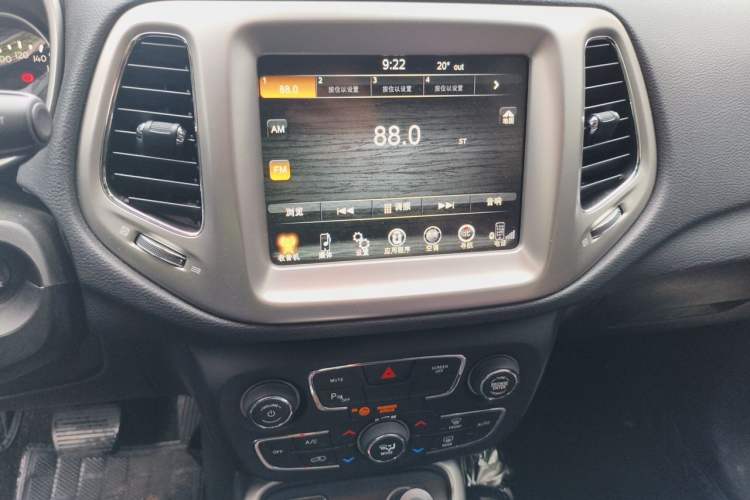 Used Jeep Compass 2017 200T Automatic Family Edition Audio And AC Panel