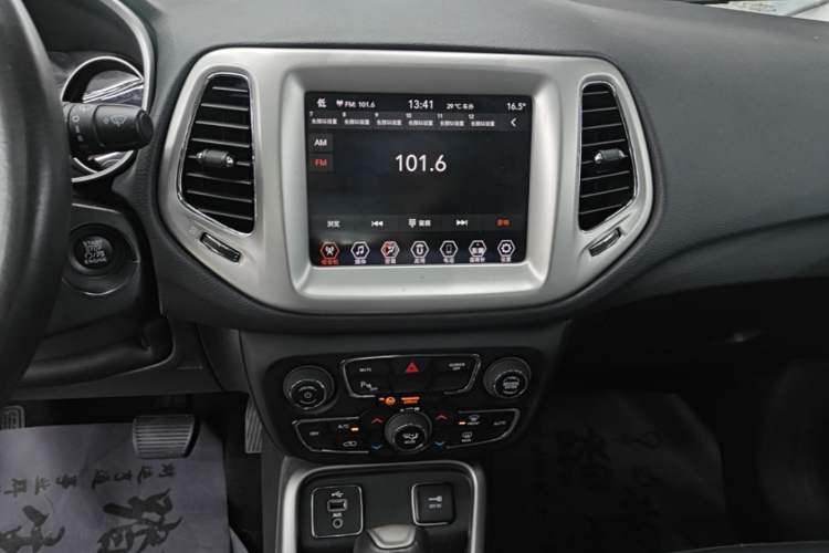 Used Jeep Compass 2017 200T Automatic Family Edition Audio And AC Panel