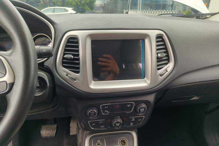 Used Jeep Compass 2017 200T Automatic Family Edition Audio And AC Panel