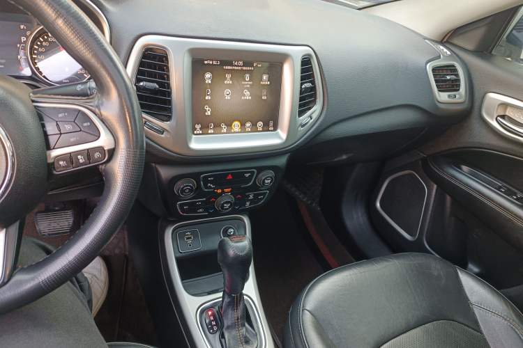 Used Jeep Compass 2017 200T Automatic Family Edition Audio And AC Panel