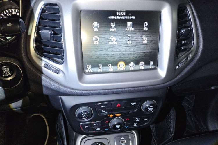 Used Jeep Compass 2017 200T Automatic Family Enjoyment Four-Wheel Drive Edition Audio And AC Panel