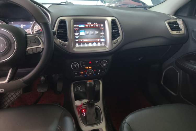 Used Jeep Compass 2017 200T Automatic Family Edition Audio And AC Panel