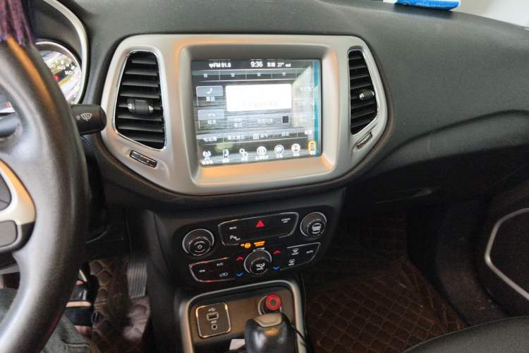 Used Jeep Compass 2017 200T Automatic Family Edition Audio And AC Panel