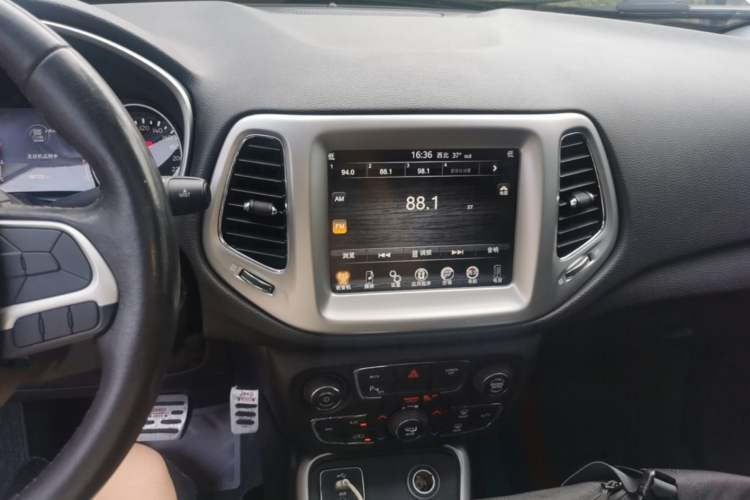 Used Jeep Compass 2017 200T Automatic Family Edition Audio And AC Panel