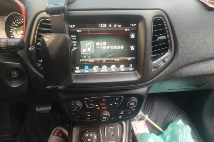 Used Jeep Compass 2017 200TS Automatic High-Performance All-Wheel Drive Edition Audio And AC Panel