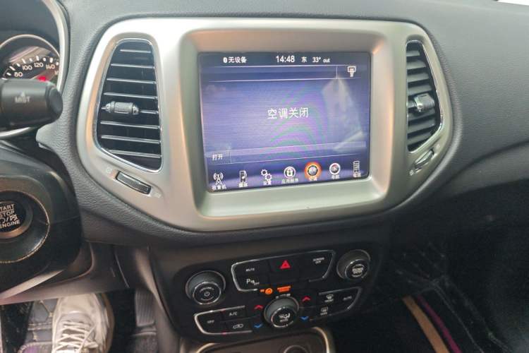 Used Jeep Compass 2017 200T Automatic Family Edition Audio And AC Panel