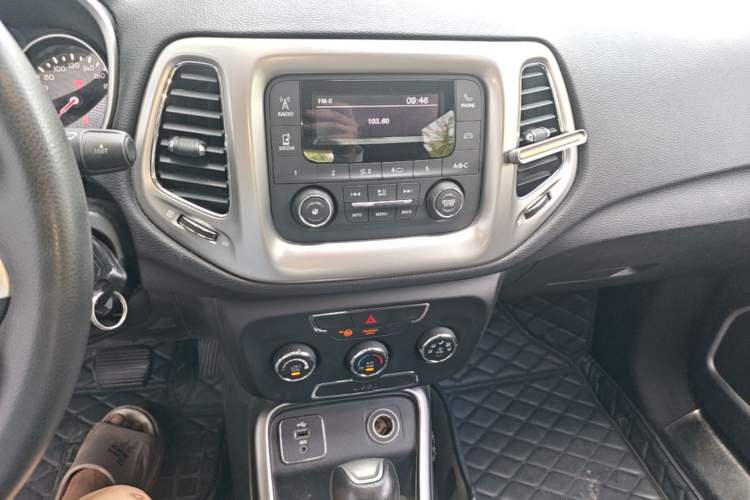 Used Jeep Compass 2017 200T Automatic Enjoyment Edition Audio And AC Panel