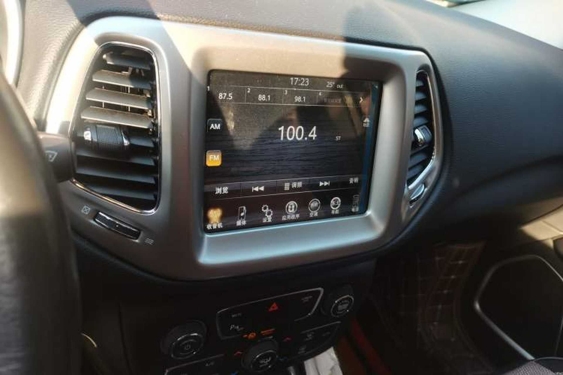 Used Jeep Compass 2017 200T Automatic Family Edition Audio And AC Panel