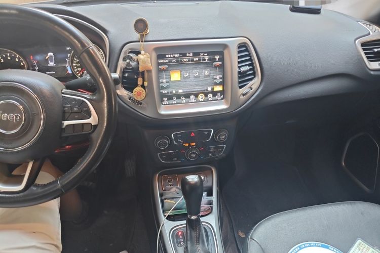 Used Jeep Compass 2017 200T Automatic Family Edition Audio And AC Panel