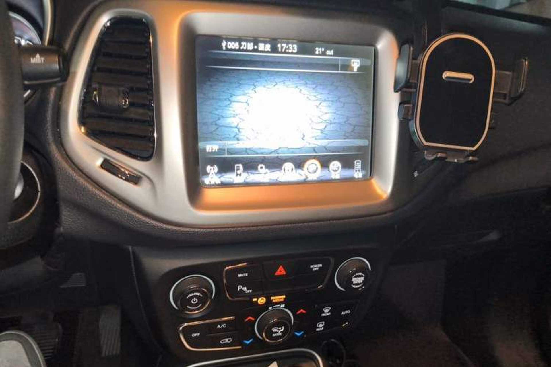 Used Jeep Compass 2017 200T Automatic Family Edition Audio And AC Panel