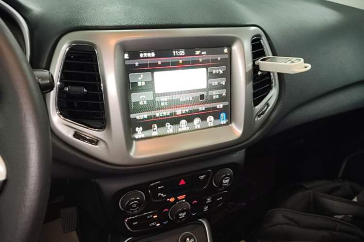 Used Jeep Compass 2017 200T Automatic Family Edition Audio And AC Panel