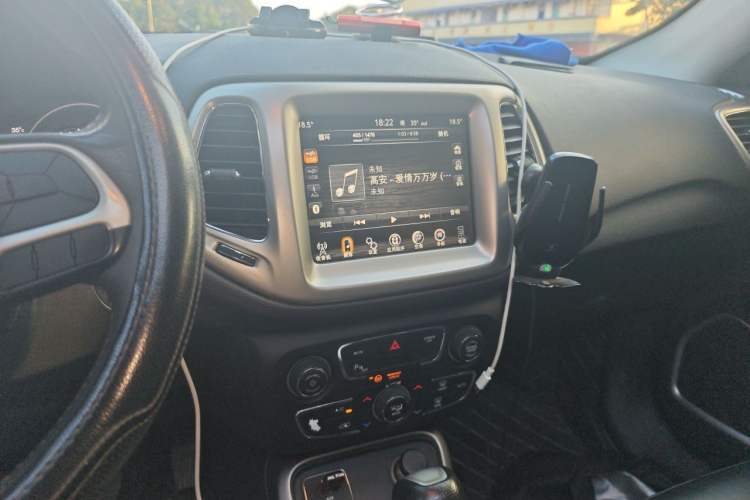Used Jeep Compass 2017 200T Automatic Family Edition Audio And AC Panel