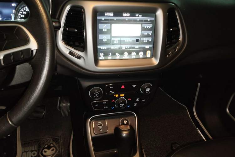 Used Jeep Compass 2017 200T Automatic Family Edition Audio And AC Panel