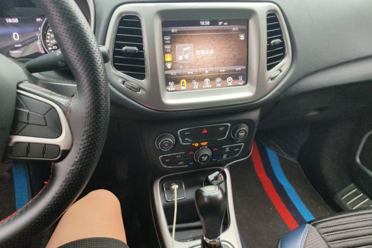 Used Jeep Compass 2017 200T Automatic Family Edition Audio And AC Panel