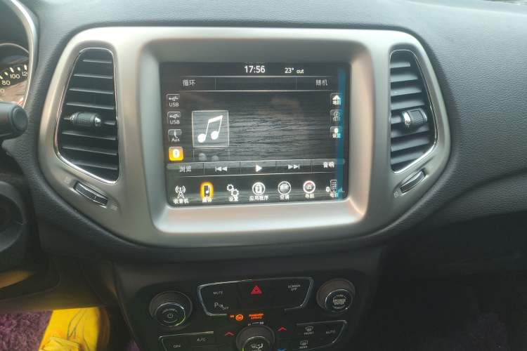Used Jeep Compass 2017 200T Automatic Family Edition Audio And AC Panel