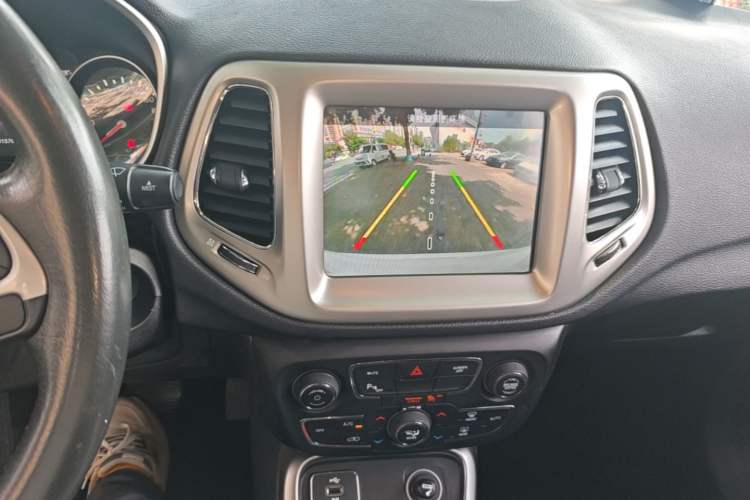 Used Jeep Compass 2017 200T Automatic Family Edition Audio And AC Panel