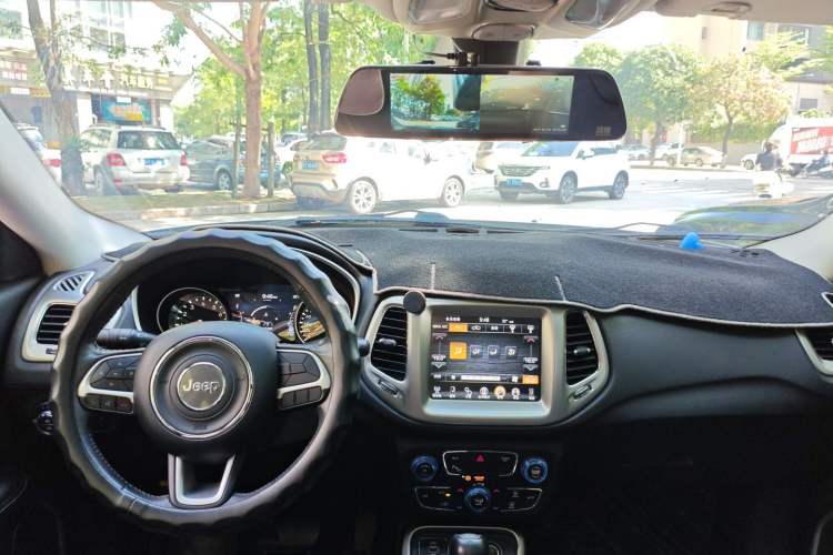 Used Jeep Compass 2017 200T Automatic Family Edition Center Console
