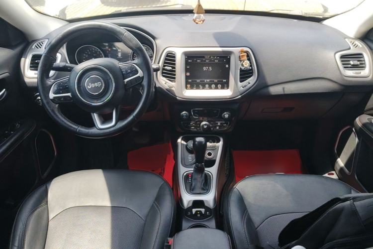 Used Jeep Compass 2017 200T Automatic Family Enjoyment Four-Wheel Drive Edition Center Console