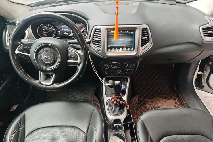Used Jeep Compass 2017 200T Automatic Family Enjoyment Four-Wheel Drive Edition Center Console