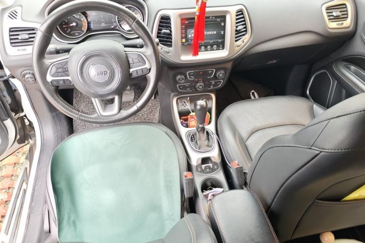 Used Jeep Compass 2017 200T Automatic Family Edition Center Console