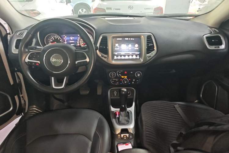 Used Jeep Compass 2017 200T Automatic Family Edition Center Console