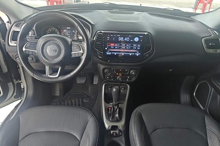 Used Jeep Compass 2017 200T Automatic Family Edition Center Console