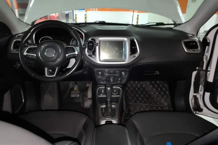 Used Jeep Compass 2017 200T Automatic Family Edition Center Console