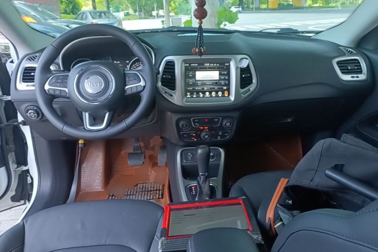 Used Jeep Compass 2017 200T Automatic Family Edition Center Console