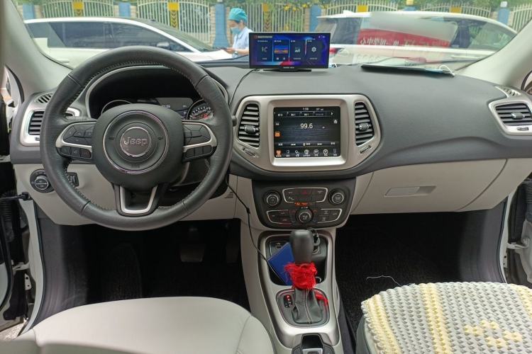 Used Jeep Compass 2017 200T Automatic Family Edition Center Console