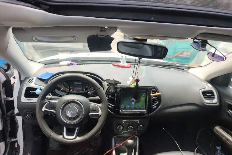 Used Jeep Compass 2017 200T Automatic Enjoyment Version Center Console