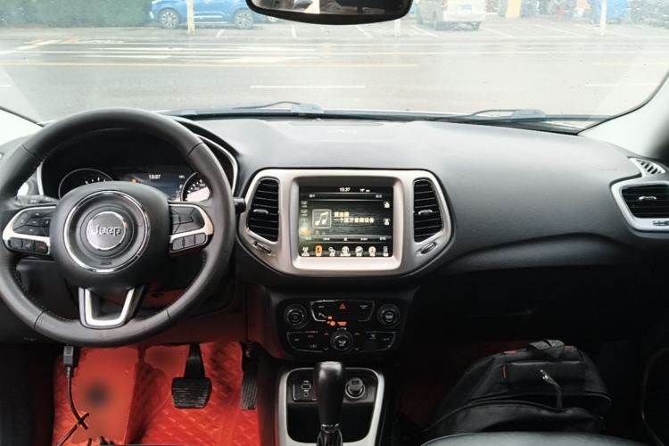 Used Jeep Compass 2017 200T Automatic Family Edition Center Console