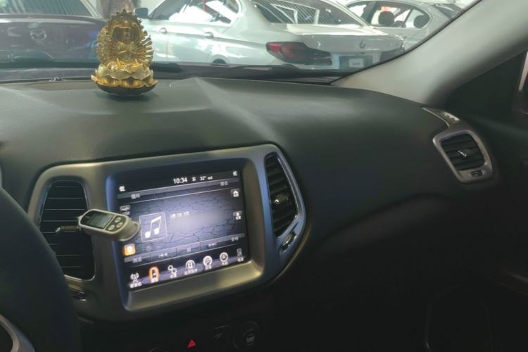 Used Jeep Compass 2017 200T Automatic Family Edition Center Console