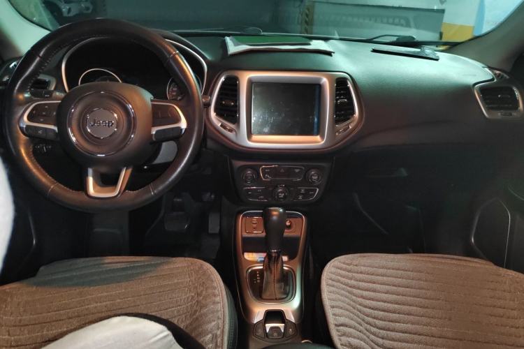 Used Jeep Compass 2017 200T Automatic Family Edition Center Console