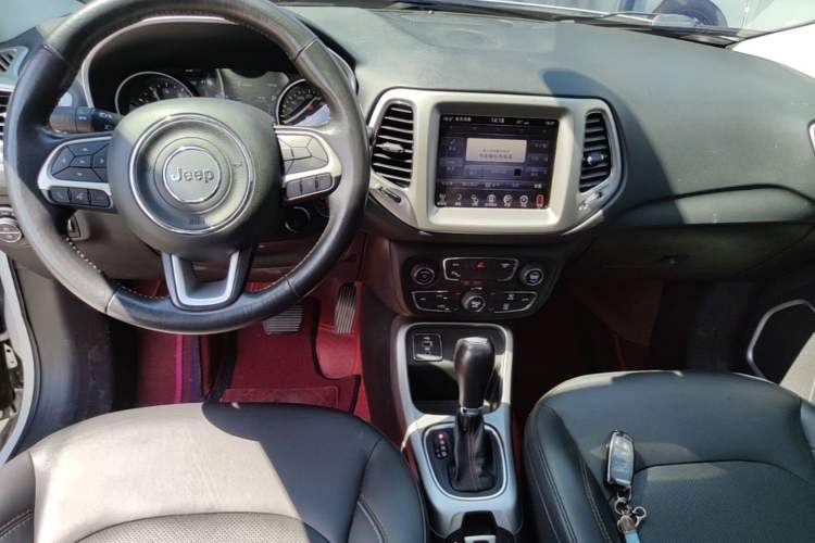 Used Jeep Compass 2017 200T Automatic Family Edition Center Console
