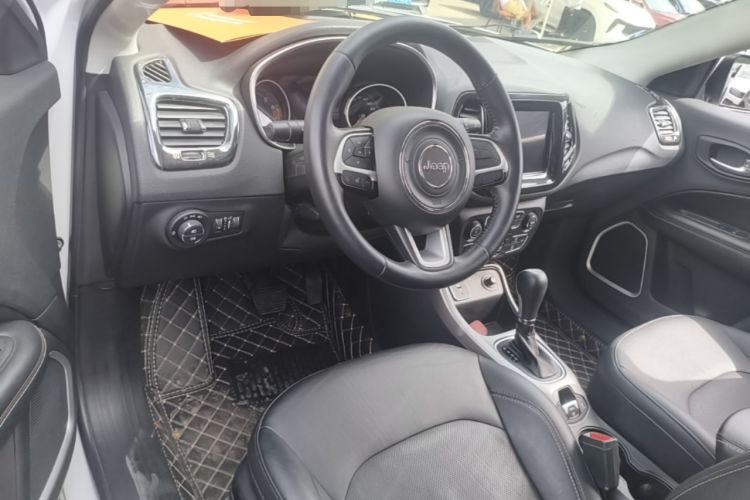 Used Jeep Compass 2017 200T Automatic Family Edition Center Console
