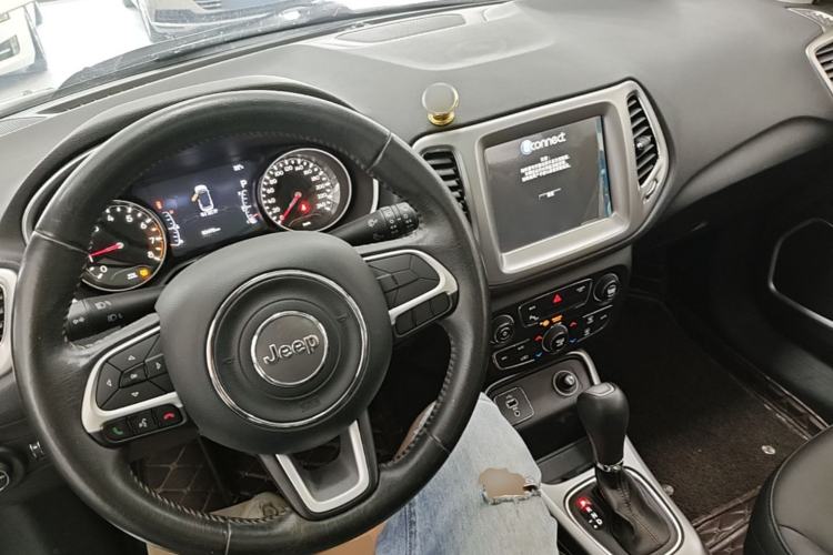 Used Jeep Compass 2017 200T Automatic Family Edition Center Console