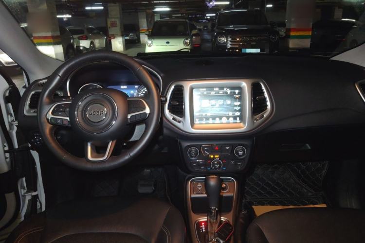 Used Jeep Compass 2017 200T Automatic Family Edition Center Console
