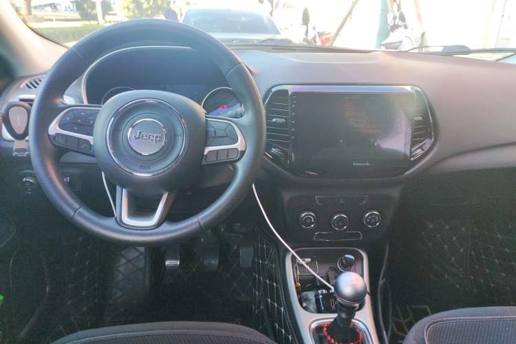 Used Jeep Compass 2017 200T Manual Enjoy Edition Center Console