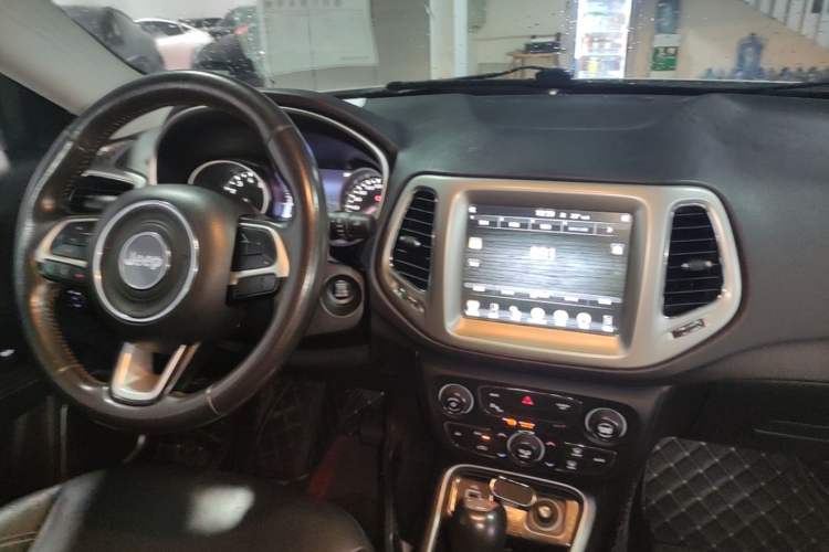 Used Jeep Compass 2017 200T Automatic Family Edition Center Console