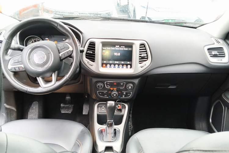 Used Jeep Compass 2017 200T Automatic Family Edition Center Console