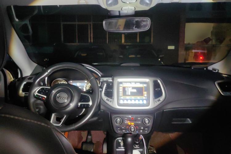 Used Jeep Compass 2017 200T Automatic Family Edition Center Console