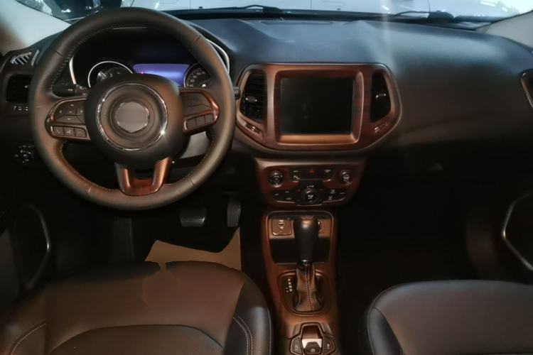 Used Jeep Compass 2017 200T Automatic Family Edition Center Console